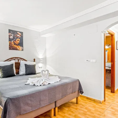 Unique 3-2 Aparthotel Torrevieja