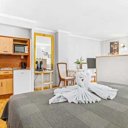 Unique 3-2 Aparthotel 3*