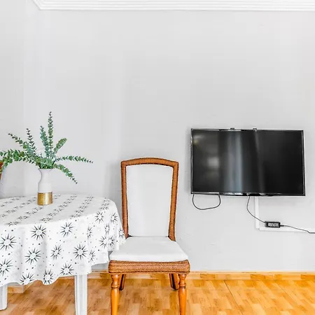 Unique 3-2 Aparthotel 3*