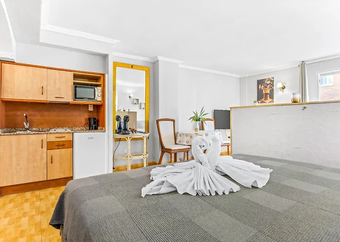 Unique 3-2 Aparthotel 3*